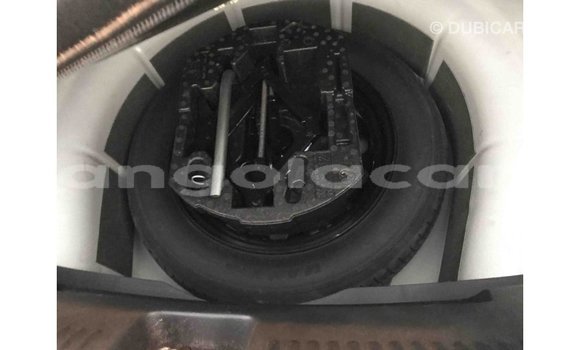 Comprar Importar Volkswagen Jetta Branco Carro em Import - Dubai em Bengo Province Comprar Importar Volkswagen Jetta Branco Carro em Import - Dubai em Bengo Province