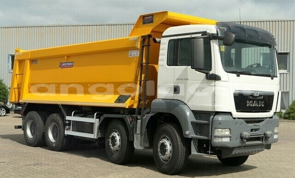 Acheter Occasion Utilitaire Volvo F4 Blanc à Luena, Moxico