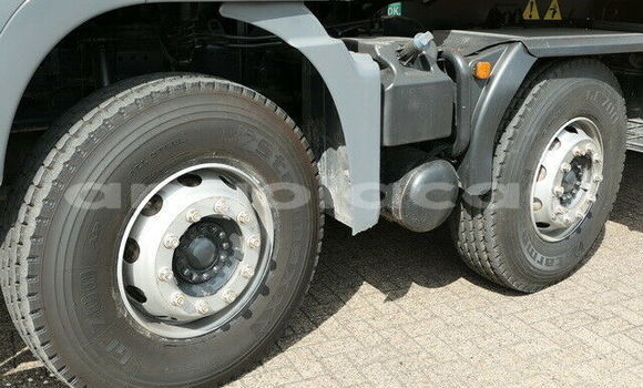 Comprar Usado Volvo F4 Branco Caminhão em Luena em Moxico Comprar Usado Volvo F4 Branco Caminhão em Luena em Moxico