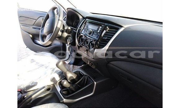 Comprar Importar Mitsubishi L200 Branco Carro em Import - Dubai em Bengo Province Comprar Importar Mitsubishi L200 Branco Carro em Import - Dubai em Bengo Province