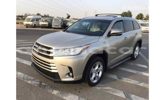 Comprar Importar Toyota Highlander Bege Carro em Import - Dubai em Bengo Province Comprar Importar Toyota Highlander Bege Carro em Import - Dubai em Bengo Province