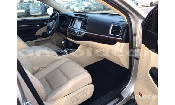 Comprar Importar Toyota Highlander Bege Carro em Import - Dubai em Bengo Province Comprar Importar Toyota Highlander Bege Carro em Import - Dubai em Bengo Province