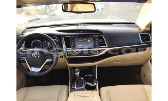 Comprar Importar Toyota Highlander Bege Carro em Import - Dubai em Bengo Province Comprar Importar Toyota Highlander Bege Carro em Import - Dubai em Bengo Province