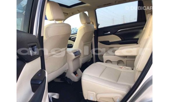 Comprar Importar Toyota Highlander Bege Carro em Import - Dubai em Bengo Province Comprar Importar Toyota Highlander Bege Carro em Import - Dubai em Bengo Province