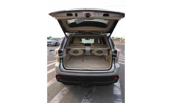 Comprar Importar Toyota Highlander Bege Carro em Import - Dubai em Bengo Province Comprar Importar Toyota Highlander Bege Carro em Import - Dubai em Bengo Province