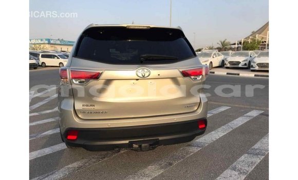 Comprar Importar Toyota Highlander Bege Carro em Import - Dubai em Bengo Province Comprar Importar Toyota Highlander Bege Carro em Import - Dubai em Bengo Province