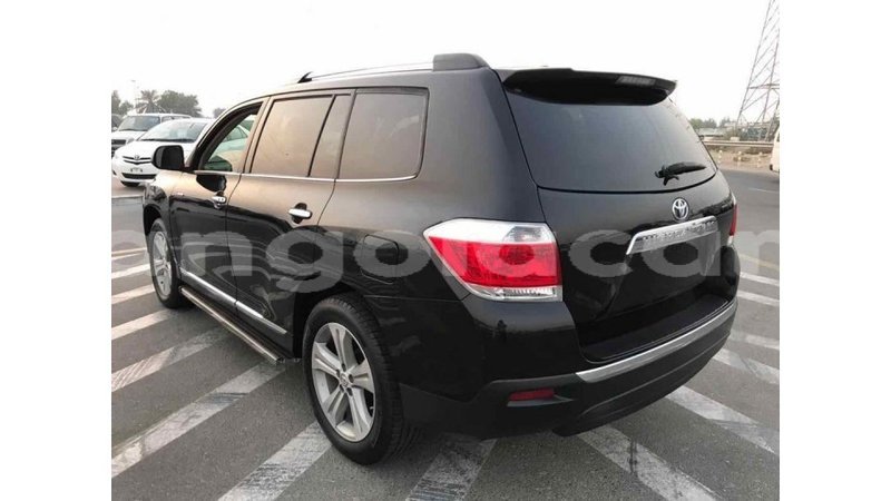Big with watermark toyota highlander bengo province import dubai 3319