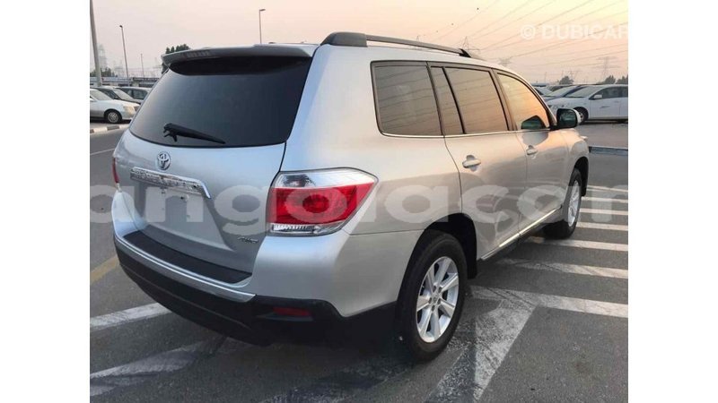 Big with watermark toyota highlander bengo province import dubai 3320