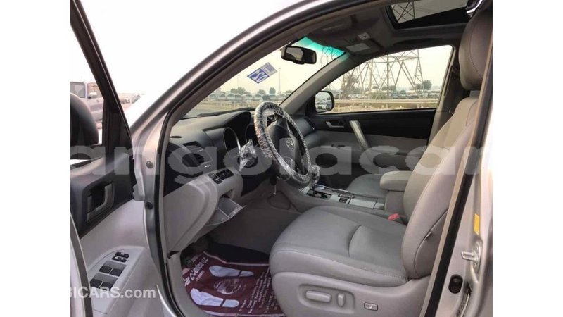 Big with watermark toyota highlander bengo province import dubai 3320