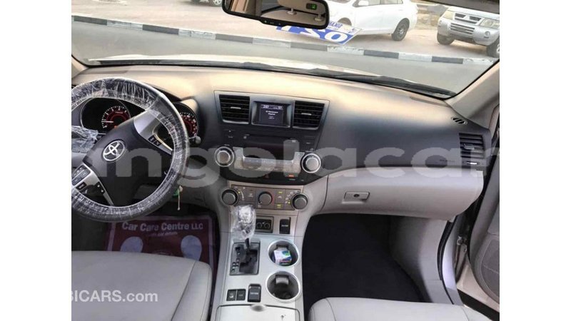 Big with watermark toyota highlander bengo province import dubai 3320