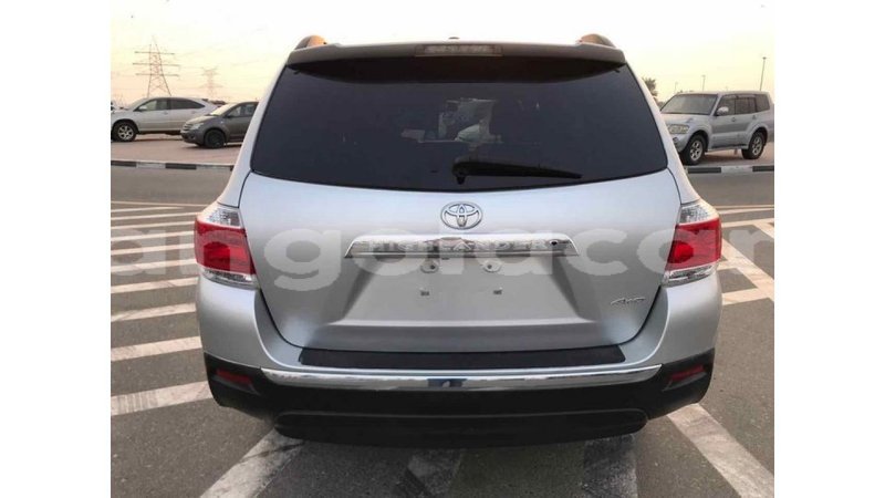 Big with watermark toyota highlander bengo province import dubai 3320