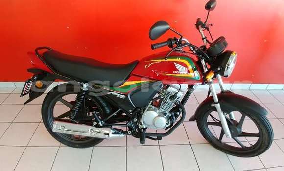 Comprar Usado Honda ACE CB 125 Vermelho Moto em Luanda em Luanda Province Comprar Usado Honda ACE CB 125 Vermelho Moto em Luanda em Luanda Province