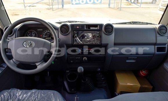 Comprar Importar Toyota Land Cruiser Bege Carro em Import - Dubai em Bengo Province Comprar Importar Toyota Land Cruiser Bege Carro em Import - Dubai em Bengo Province