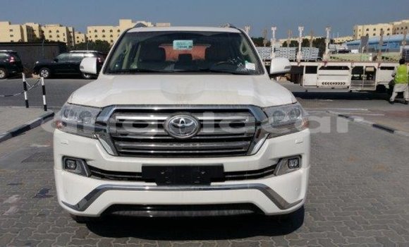 Acheter Import Voiture Toyota Land Cruiser Blanc à Import - Dubai, Province de Bengo Acheter Import Voiture Toyota Land Cruiser Blanc à Import - Dubai, Province de Bengo