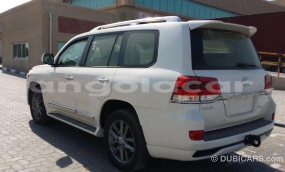 Acheter Import Voiture Toyota Land Cruiser Blanc à Import - Dubai, Province de Bengo Acheter Import Voiture Toyota Land Cruiser Blanc à Import - Dubai, Province de Bengo