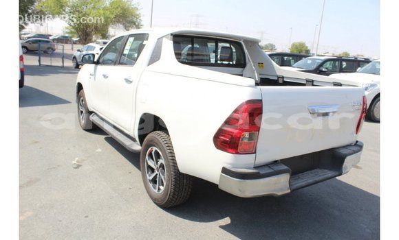 Comprar Importar Toyota Hilux Branco Carro em Import - Dubai em Bengo Province Comprar Importar Toyota Hilux Branco Carro em Import - Dubai em Bengo Province