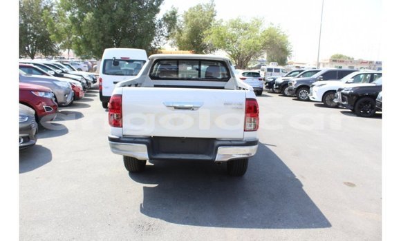 Comprar Importar Toyota Hilux Branco Carro em Import - Dubai em Bengo Province Comprar Importar Toyota Hilux Branco Carro em Import - Dubai em Bengo Province