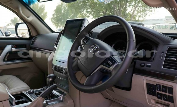 Comprar Importar Toyota Land Cruiser Branco Carro em Import - Dubai em Bengo Province Comprar Importar Toyota Land Cruiser Branco Carro em Import - Dubai em Bengo Province