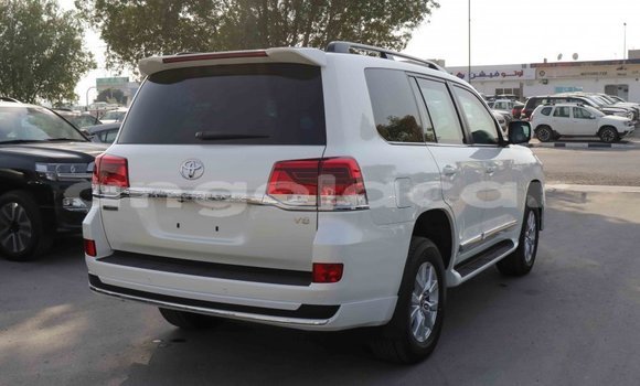 Comprar Importar Toyota Land Cruiser Branco Carro em Import - Dubai em Bengo Province Comprar Importar Toyota Land Cruiser Branco Carro em Import - Dubai em Bengo Province