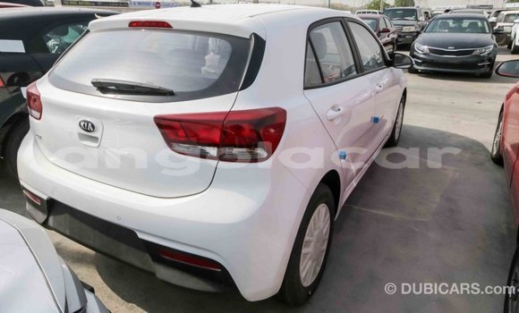 Comprar Importar Kia Carens Branco Carro em Import - Dubai em Bengo Province Comprar Importar Kia Carens Branco Carro em Import - Dubai em Bengo Province