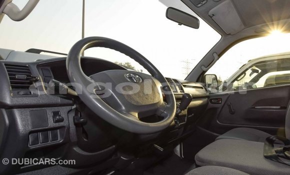 Buy Import Toyota Hiace White Car in Import - Dubai in Bengo Province Buy Import Toyota Hiace White Car in Import - Dubai in Bengo Province