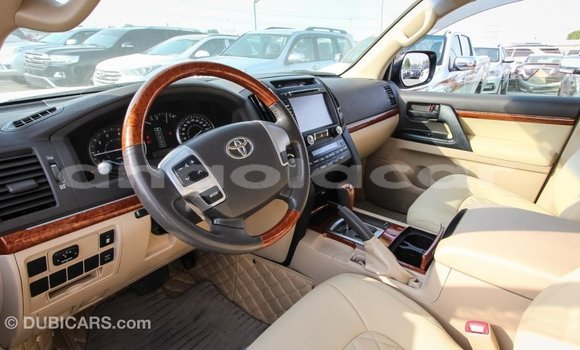 Comprar Importar Toyota Land Cruiser Branco Carro em Import - Dubai em Bengo Province Comprar Importar Toyota Land Cruiser Branco Carro em Import - Dubai em Bengo Province