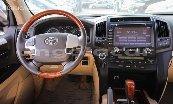 Comprar Importar Toyota Land Cruiser Branco Carro em Import - Dubai em Bengo Province Comprar Importar Toyota Land Cruiser Branco Carro em Import - Dubai em Bengo Province