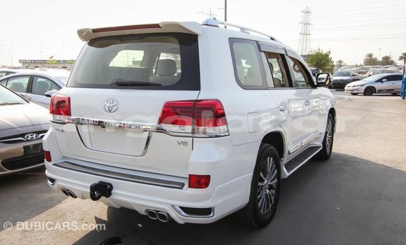 Comprar Importar Toyota Land Cruiser Branco Carro em Import - Dubai em Bengo Province Comprar Importar Toyota Land Cruiser Branco Carro em Import - Dubai em Bengo Province