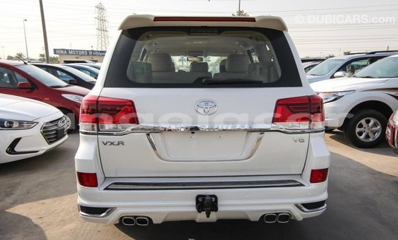 Comprar Importar Toyota Land Cruiser Branco Carro em Import - Dubai em Bengo Province Comprar Importar Toyota Land Cruiser Branco Carro em Import - Dubai em Bengo Province