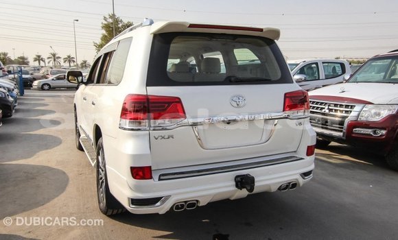 Comprar Importar Toyota Land Cruiser Branco Carro em Import - Dubai em Bengo Province Comprar Importar Toyota Land Cruiser Branco Carro em Import - Dubai em Bengo Province