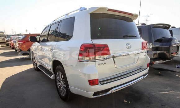 Comprar Importar Toyota Land Cruiser Branco Carro em Import - Dubai em Bengo Province Comprar Importar Toyota Land Cruiser Branco Carro em Import - Dubai em Bengo Province