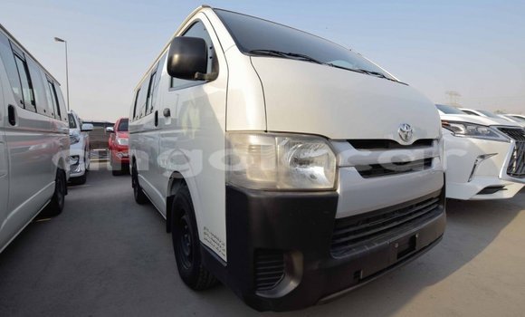 Comprar Importar Toyota Hiace Branco Carro em Import - Dubai em Bengo Province Comprar Importar Toyota Hiace Branco Carro em Import - Dubai em Bengo Province