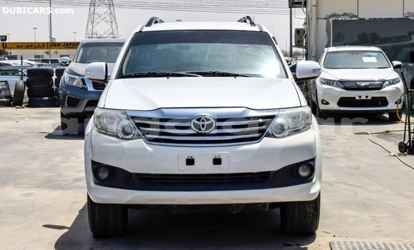 Acheter Neuf Voiture Toyota Fortuner Blanc à Luanda, Province de Luanda Acheter Neuf Voiture Toyota Fortuner Blanc à Luanda, Province de Luanda
