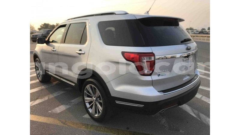 Big with watermark ford explorer bengo province import dubai 3929