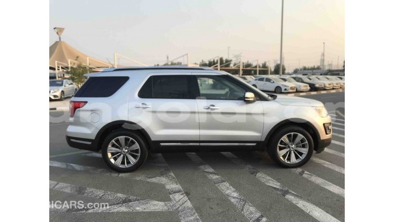 Big with watermark ford explorer bengo province import dubai 3929