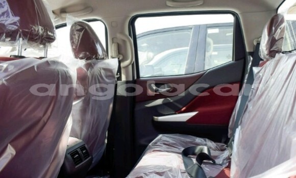 Buy New Nissan Navara White Car in Luanda in Luanda Province Buy New Nissan Navara White Car in Luanda in Luanda Province