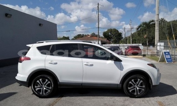 Buy Import Toyota RAV4 White Car in Import - Dubai in Bengo Province Buy Import Toyota RAV4 White Car in Import - Dubai in Bengo Province