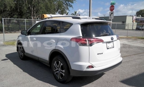 Buy Import Toyota RAV4 White Car in Import - Dubai in Bengo Province Buy Import Toyota RAV4 White Car in Import - Dubai in Bengo Province