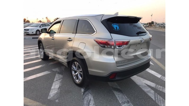 Big with watermark toyota highlander bengo province import dubai 4288