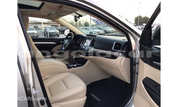 Comprar Importar Toyota Highlander Outro Carro em Import - Dubai em Bengo Province Comprar Importar Toyota Highlander Outro Carro em Import - Dubai em Bengo Province