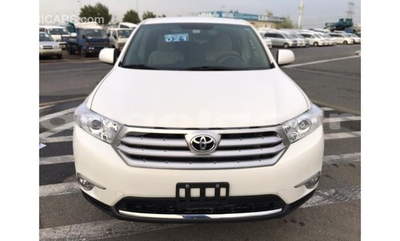 Comprar Importar Toyota Highlander Branco Carro em Import - Dubai em Bengo Province Comprar Importar Toyota Highlander Branco Carro em Import - Dubai em Bengo Province