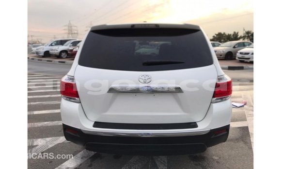 Comprar Importar Toyota Highlander Branco Carro em Import - Dubai em Bengo Province Comprar Importar Toyota Highlander Branco Carro em Import - Dubai em Bengo Province