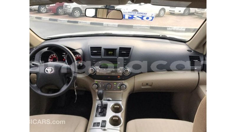 Big with watermark toyota highlander bengo province import dubai 4334
