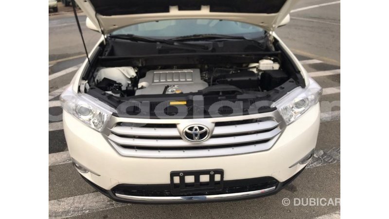 Big with watermark toyota highlander bengo province import dubai 4334