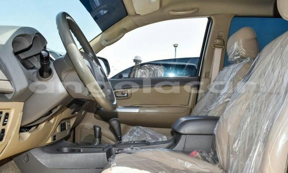 Acheter Neuf Voiture Toyota Fortuner Blanc à Luanda, Province de Luanda Acheter Neuf Voiture Toyota Fortuner Blanc à Luanda, Province de Luanda