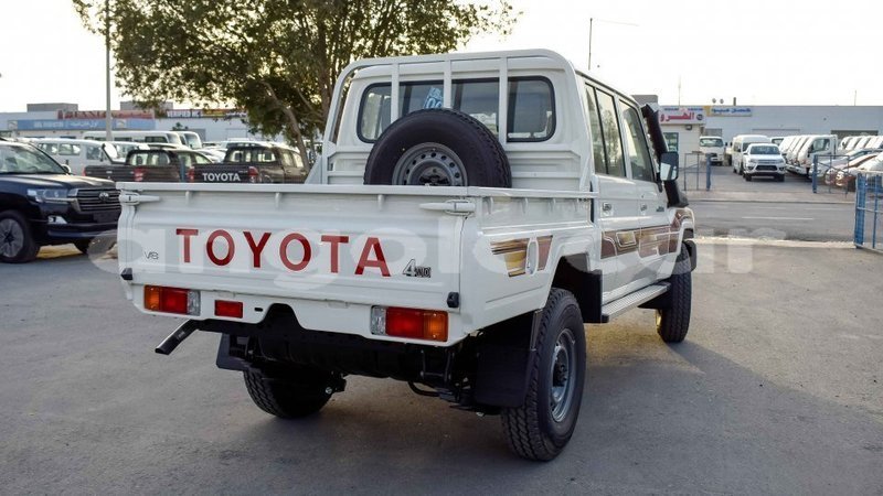 Big with watermark toyota land cruiser bengo province import dubai 4378