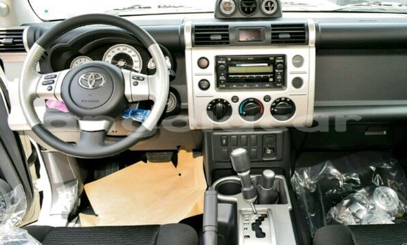 Comprar Novo Toyota FJ Cruiser Branco Carro em Luanda em Luanda Province Comprar Novo Toyota FJ Cruiser Branco Carro em Luanda em Luanda Province