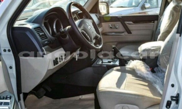 Buy New Mitsubishi Pajero White Car in Luanda in Luanda Province Buy New Mitsubishi Pajero White Car in Luanda in Luanda Province