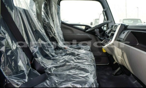 Buy New Mitsubishi Carisma White Car in Luanda in Luanda Province Buy New Mitsubishi Carisma White Car in Luanda in Luanda Province