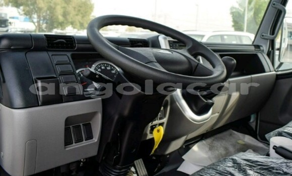 Acheter Neuf Voiture Mitsubishi Carisma Blanc à Luanda, Province de Luanda Acheter Neuf Voiture Mitsubishi Carisma Blanc à Luanda, Province de Luanda